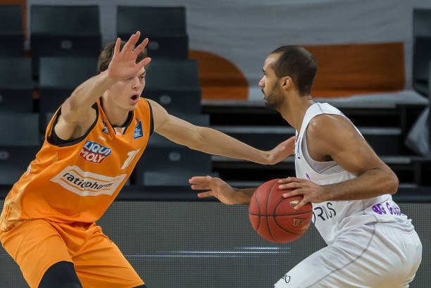 再次在国际 再次在国际